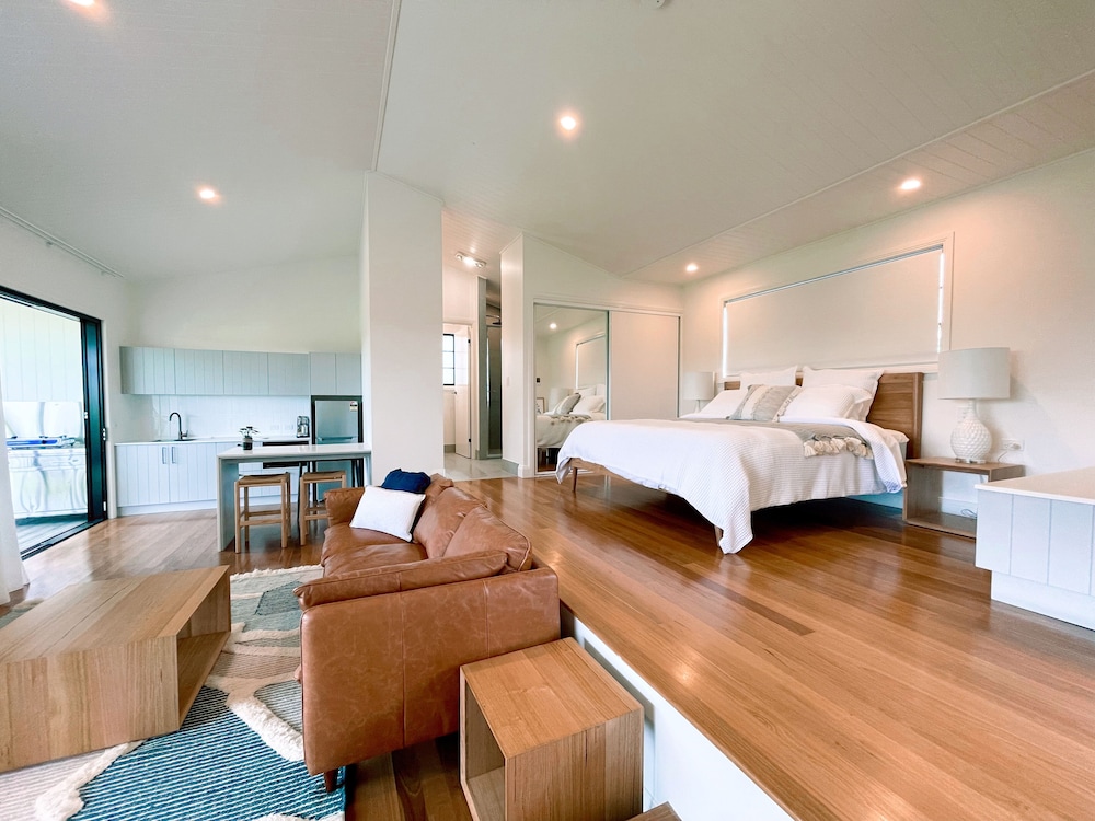 Luxury Cabin, Hot Tub photo 3