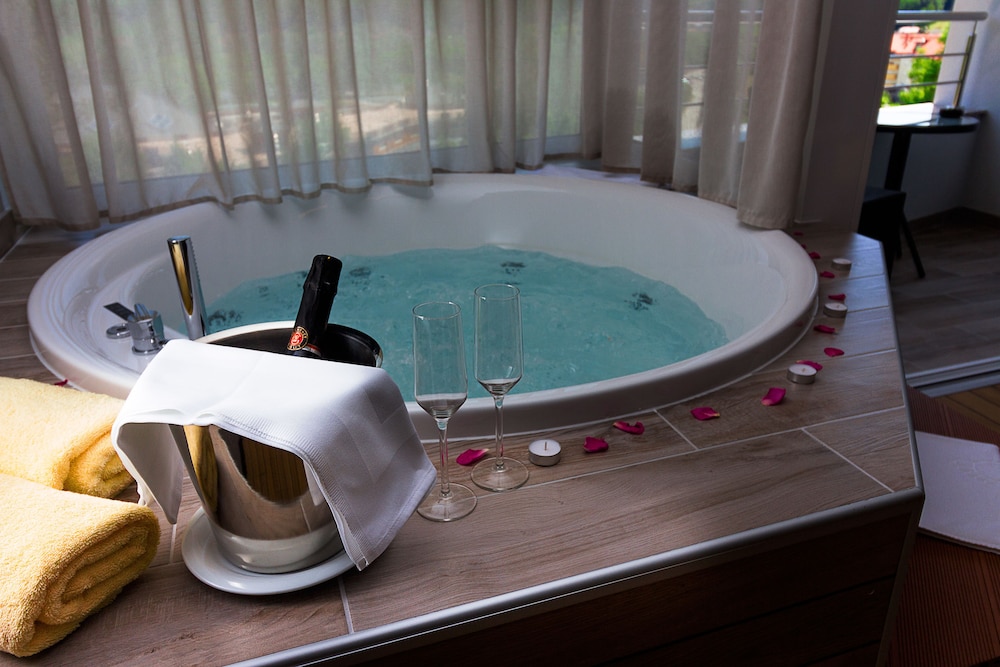 Spa Premium Room - Photo 19