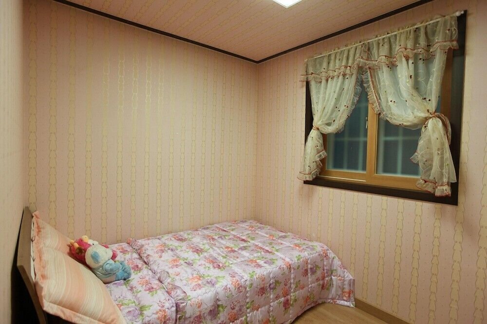 Room (RICH)