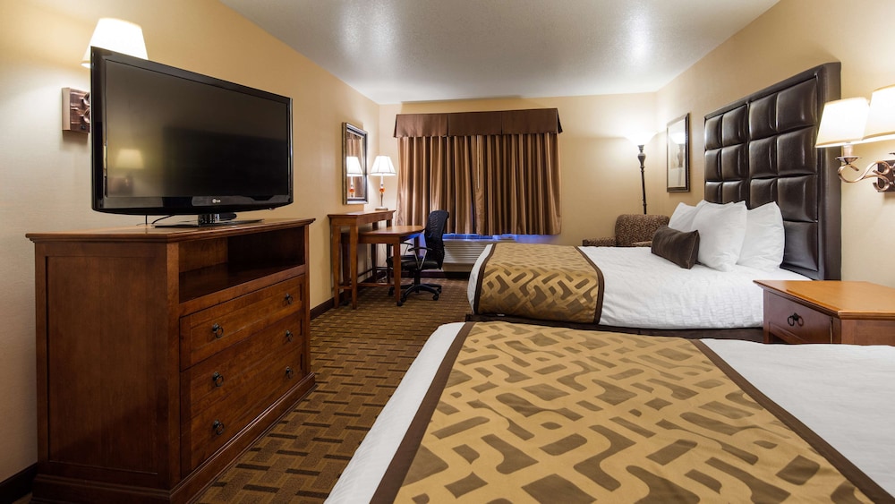 Standard Room, 2 Queen Beds, Non Smoking, Refrigerator & Microwave - Photo 2