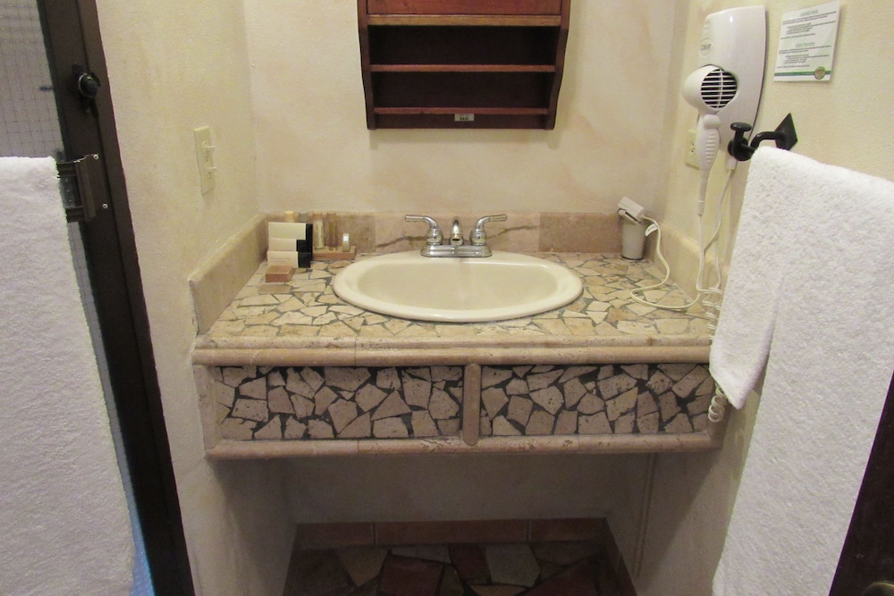 Pueblo Bungalow - Photo 2