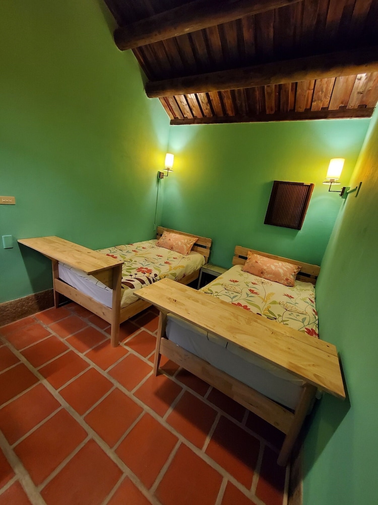 Standard Twin Room - Photo 4