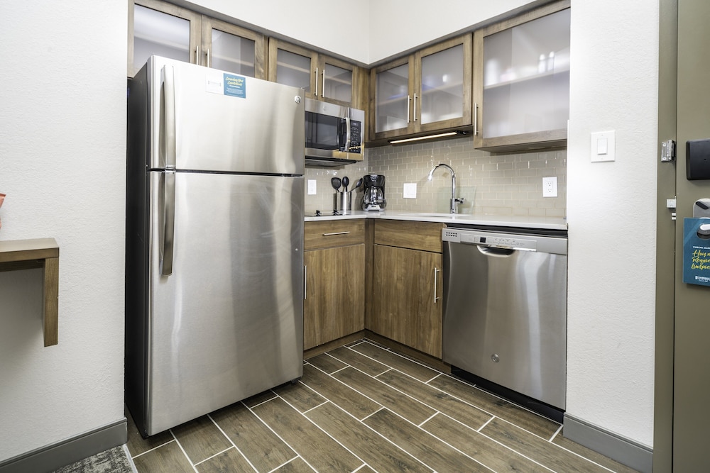 Studio Suite, 1 King Bed, Kitchen - Photo 1