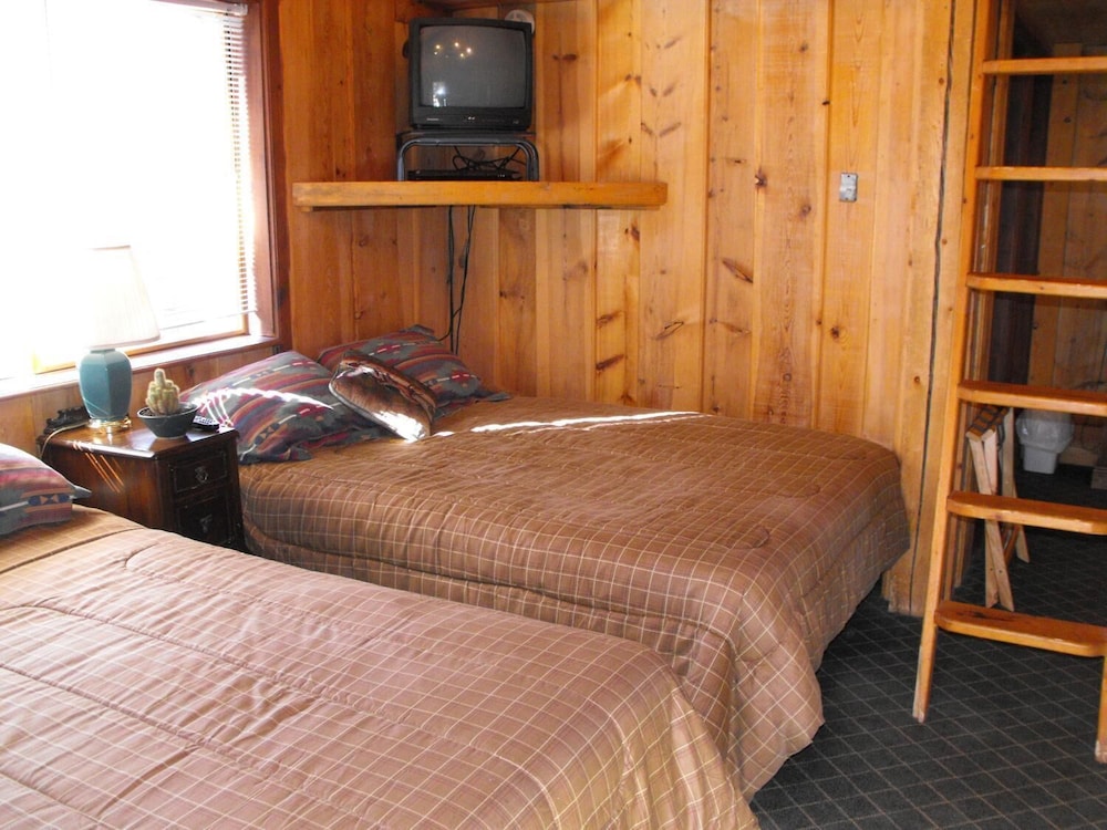 Family Room, 2 Queen Beds photo 1