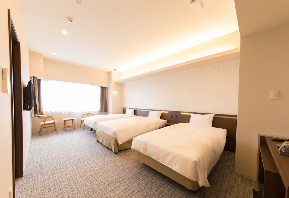 Top Floor Deluxe Room for 2-3 Guests, Non Smoking (separate bathroom) photo 2