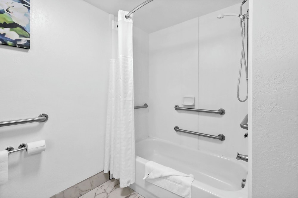 Room, 2 Double Beds, Accessible, Non Smoking (Tub with Grab Bars) - Photo 6