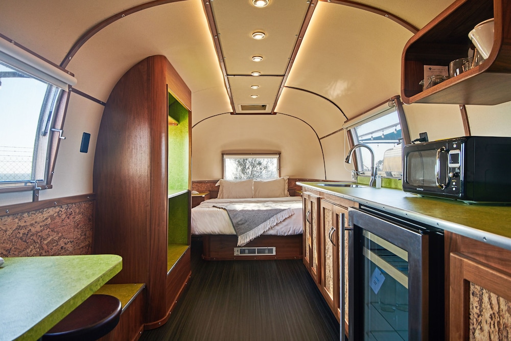 Green Eggs and Ham - Premium Room, 1 Queen Bed photo 2