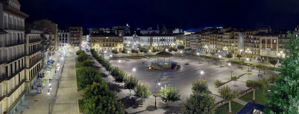 Superior Histórica Plaza Castillo Superior Histórica Plaza Castillo