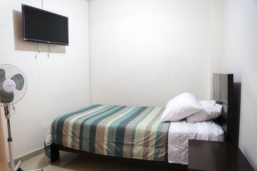 Economy Single Room, 1 Large Twin Bed photo 2