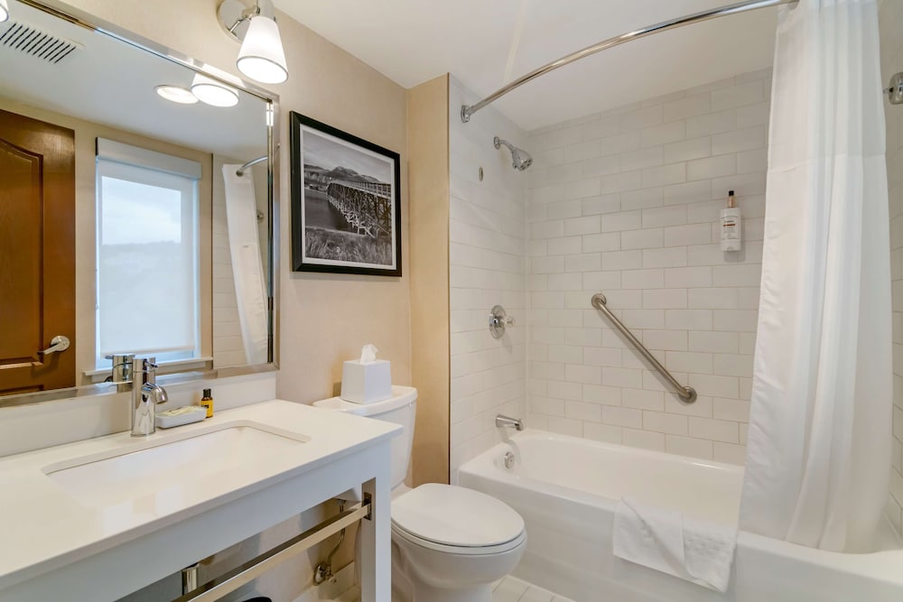 Suite, 1 King Bed, Jetted Tub, Mountain View (with Sofabed) - Photo 11
