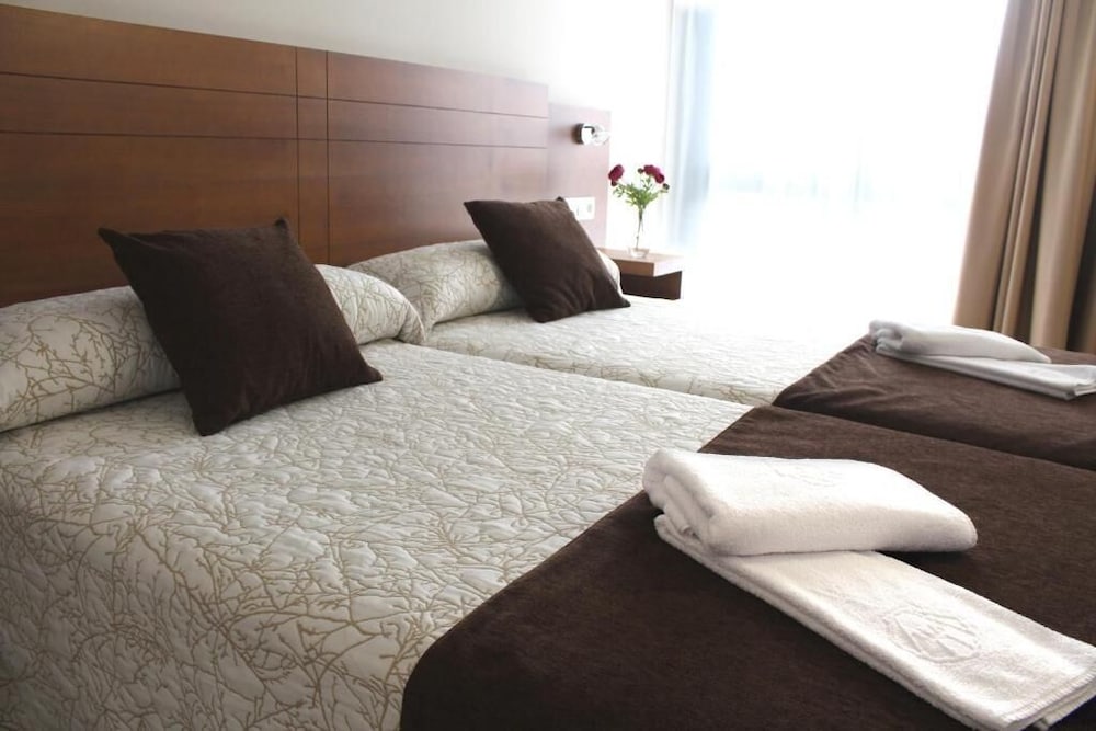 Twin Room - Photo 1
