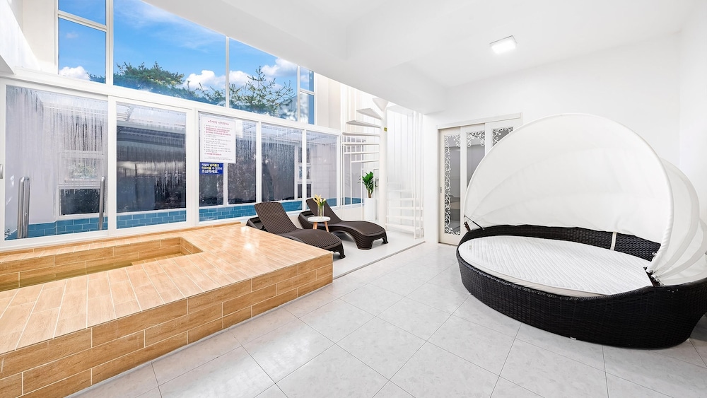 Basic Room, 2 Bedrooms (Pool2)