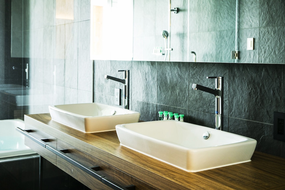 Luxury Suite - Photo 15