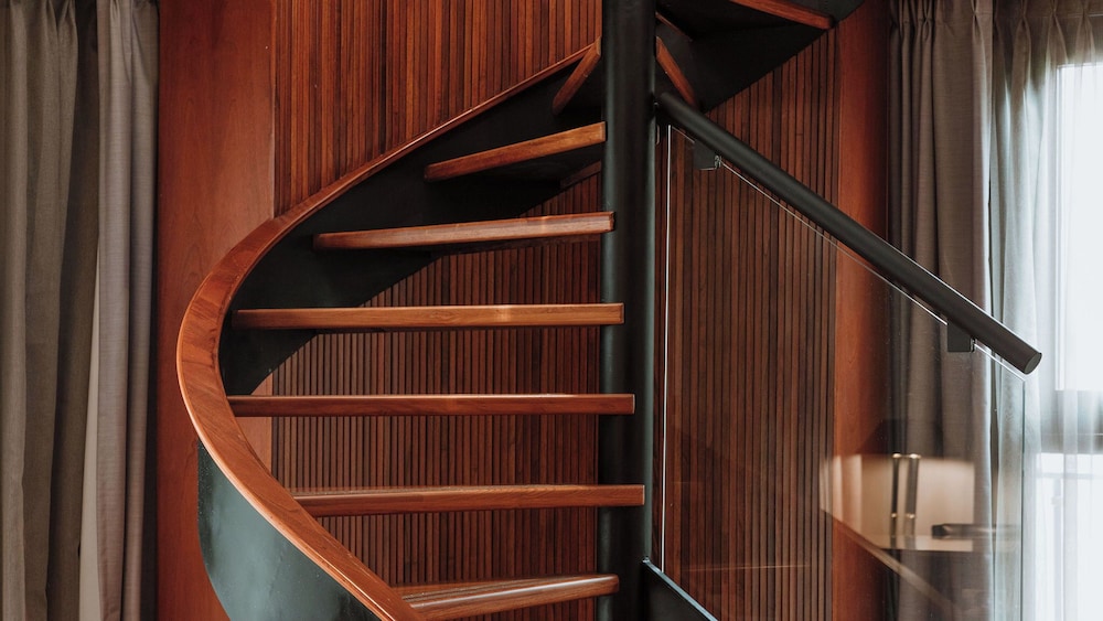 Executive Suite - Photo 17