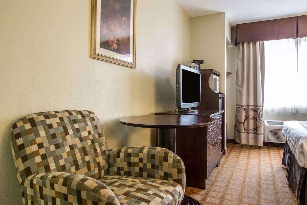 Standard Room, 2 Queen Beds - Photo 1