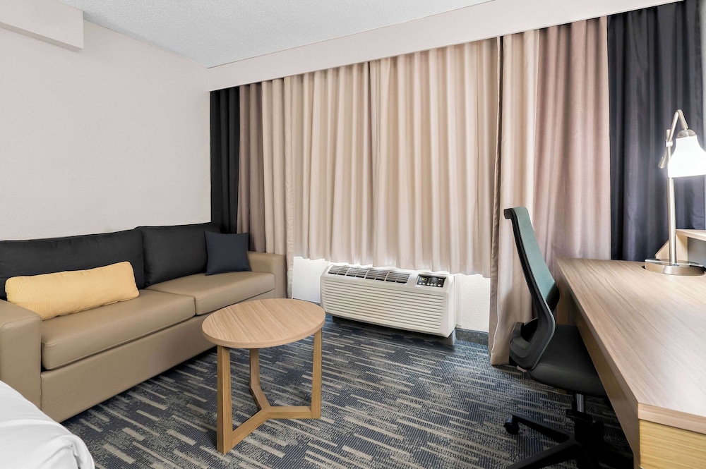 Suite, Multiple Beds, Non Smoking photo 3