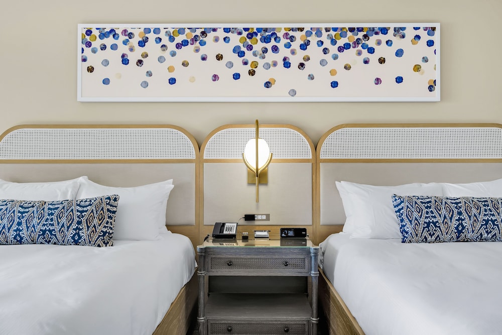Deluxe Room, 2 Queen Beds, Marina View