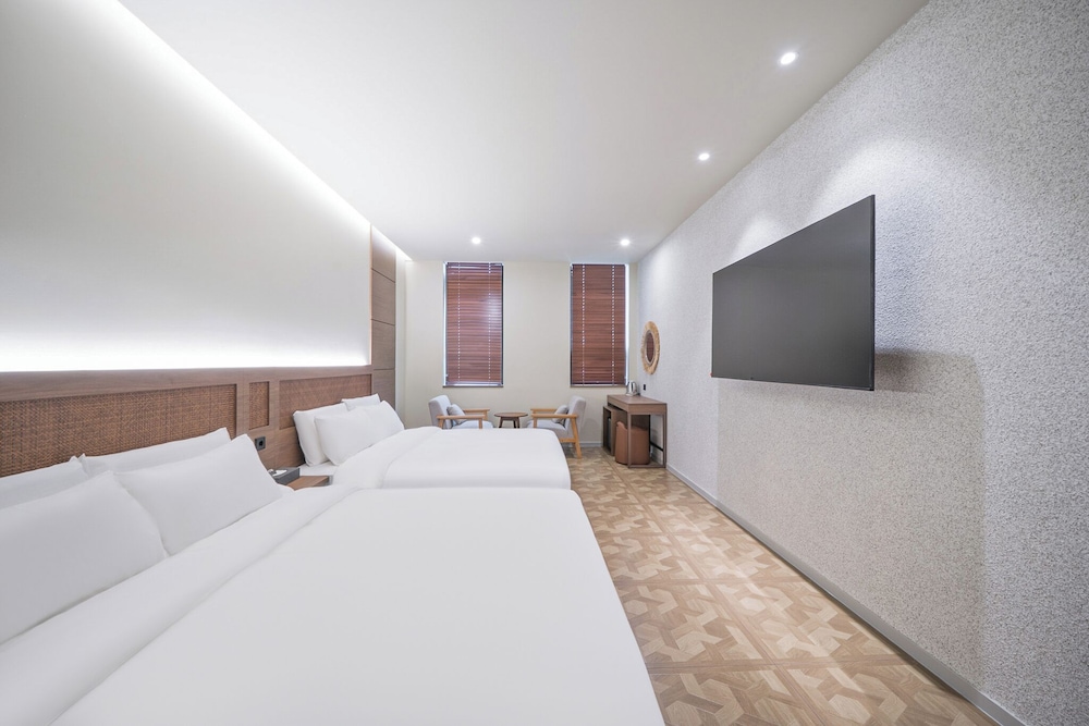 Grand Twin Room, Multiple Beds, Non Smoking, City View
