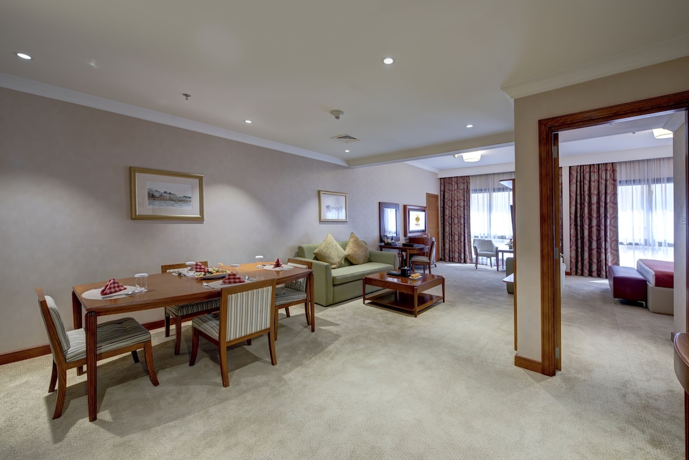 Executive Suite - Photo 1