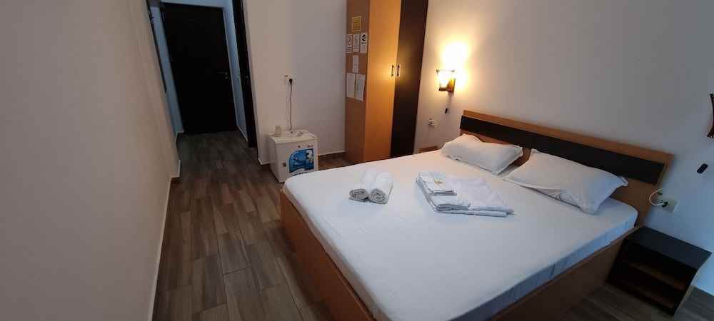 Standard Double Room, with balcony, no view photo 2