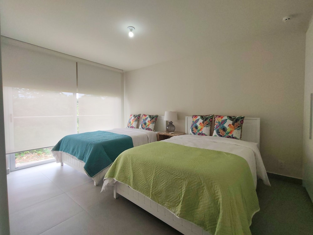 Premium Condo, 4 Bedrooms, Partial Ocean View, Garden Area