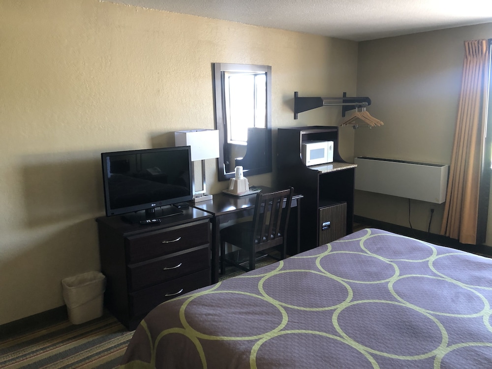Standard Room, 2 Queen Beds, Smoking - Photo 4