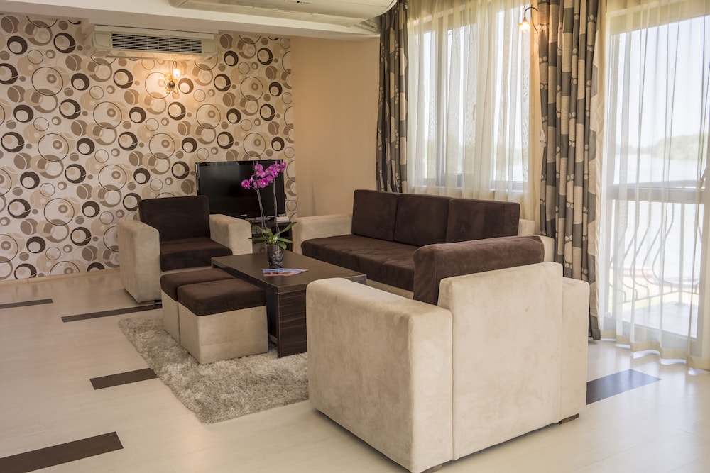 VIP Apartment, River View photo 3