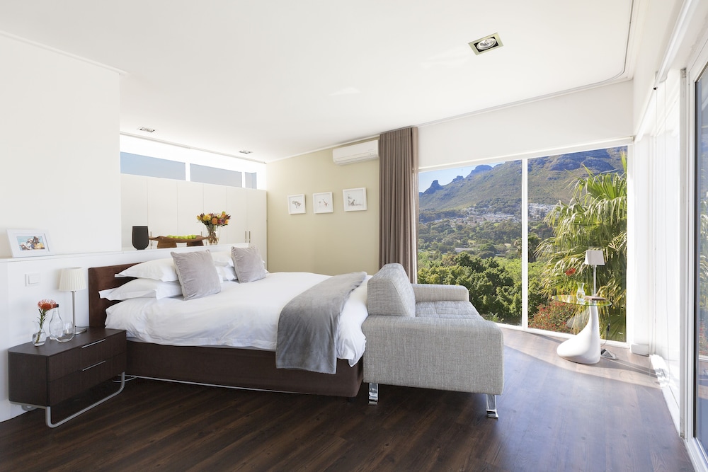 Corner Suite photo 2
