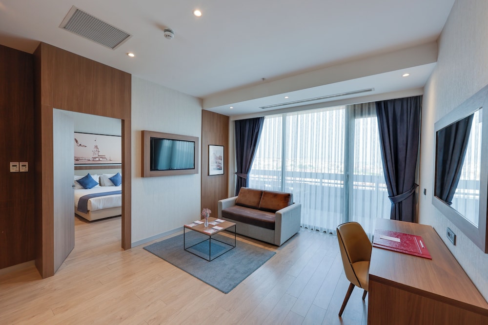 Suite, 1 King Bed, Terrace