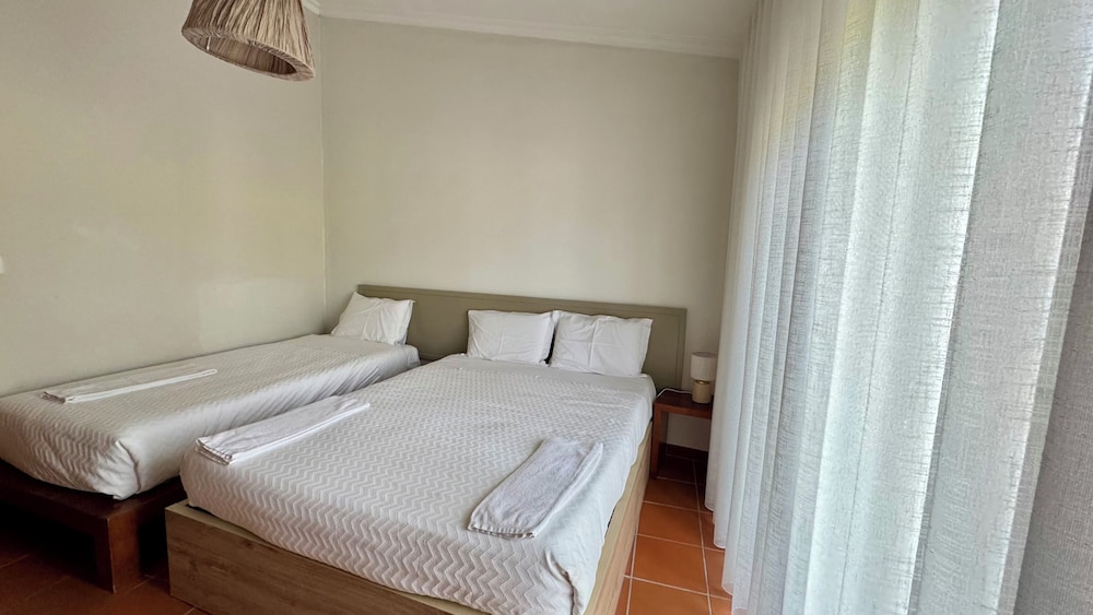 Economy Triple Room, Patio, Mountain View