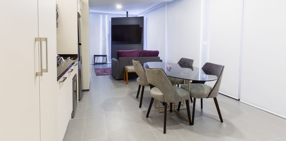 Room, 1 Queen Bed, Kitchenette, City View photo 2