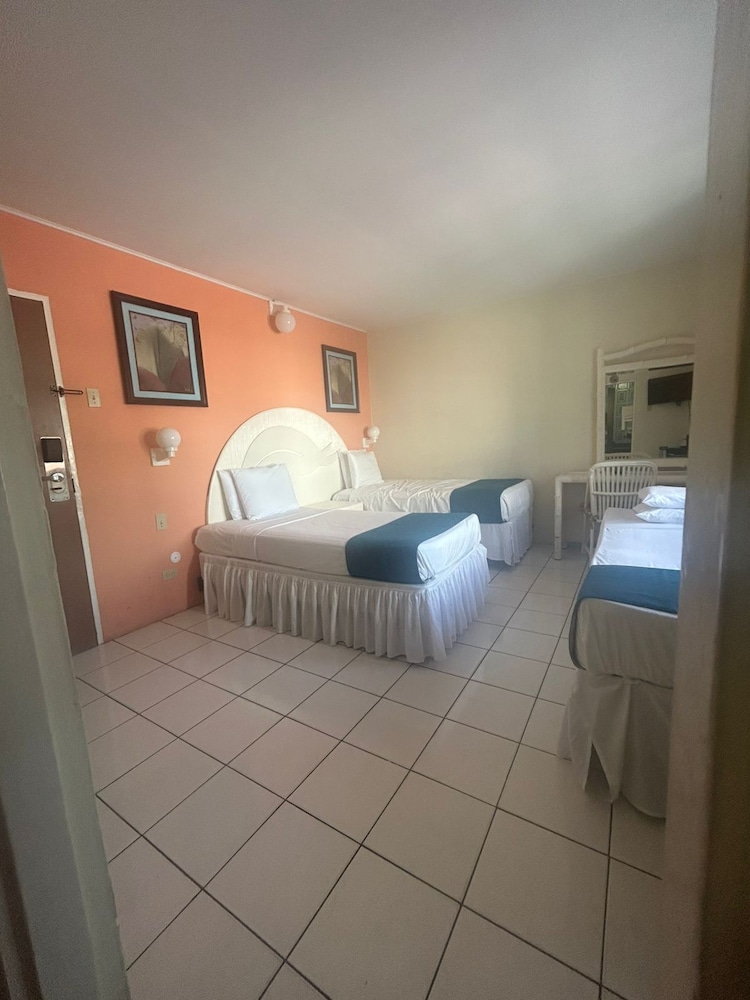 Triple Room, City View photo 3