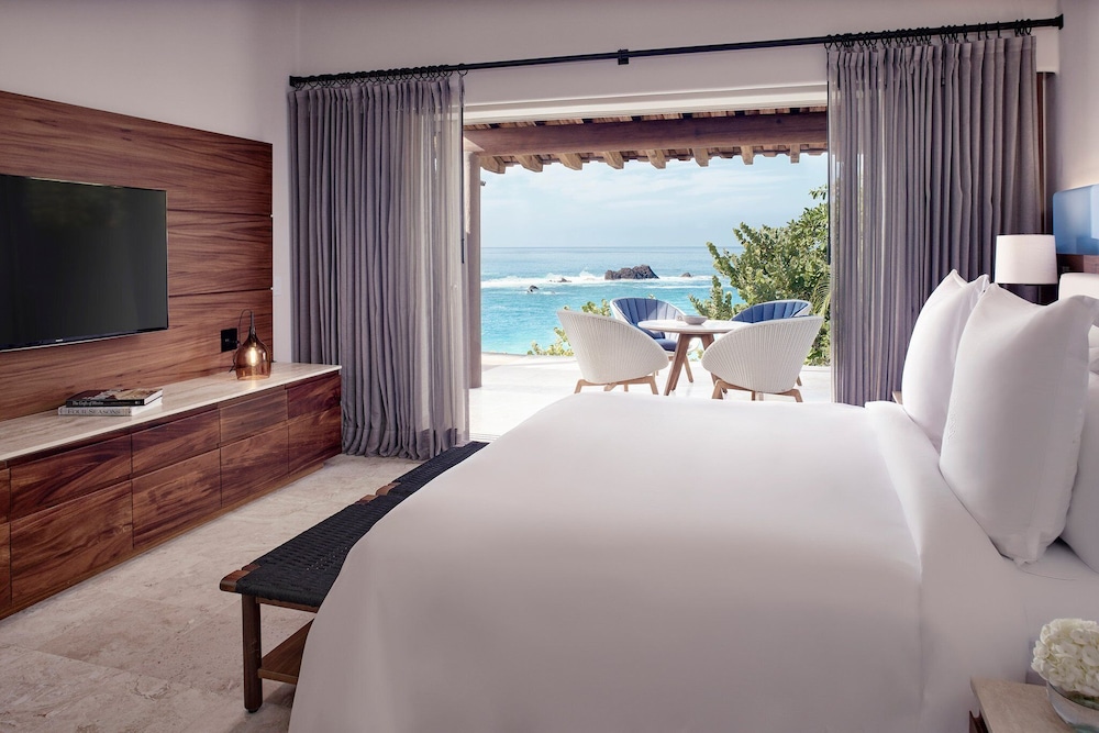 Oceanfront Plunge Pool Suite - Photo 1