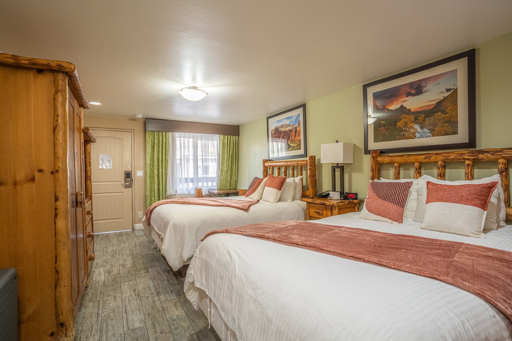 Deluxe Double Room, 2 Queen Beds - Photo 3