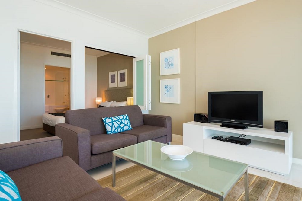 1 Bedroom + Study, Hinterland View thumbnail 6