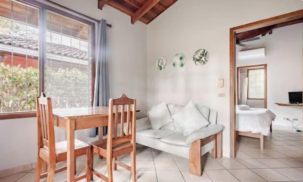 Superior Room, 1 King Bed, Refrigerator & Microwave, Pool View photo 3