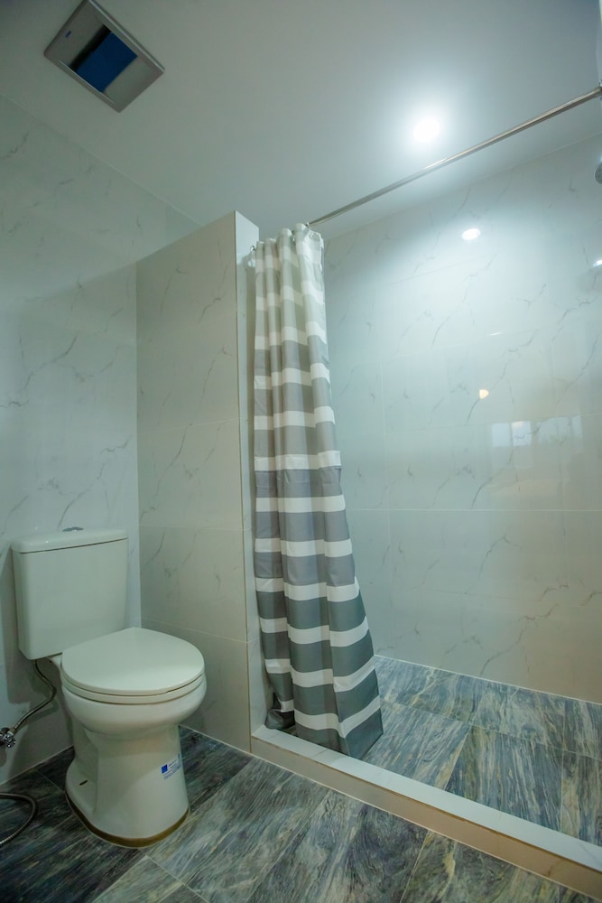 Deluxe Room - Photo 8