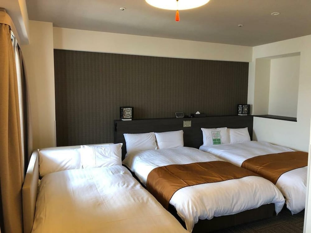 Large Twin Room, Non Smoking - Photo 1