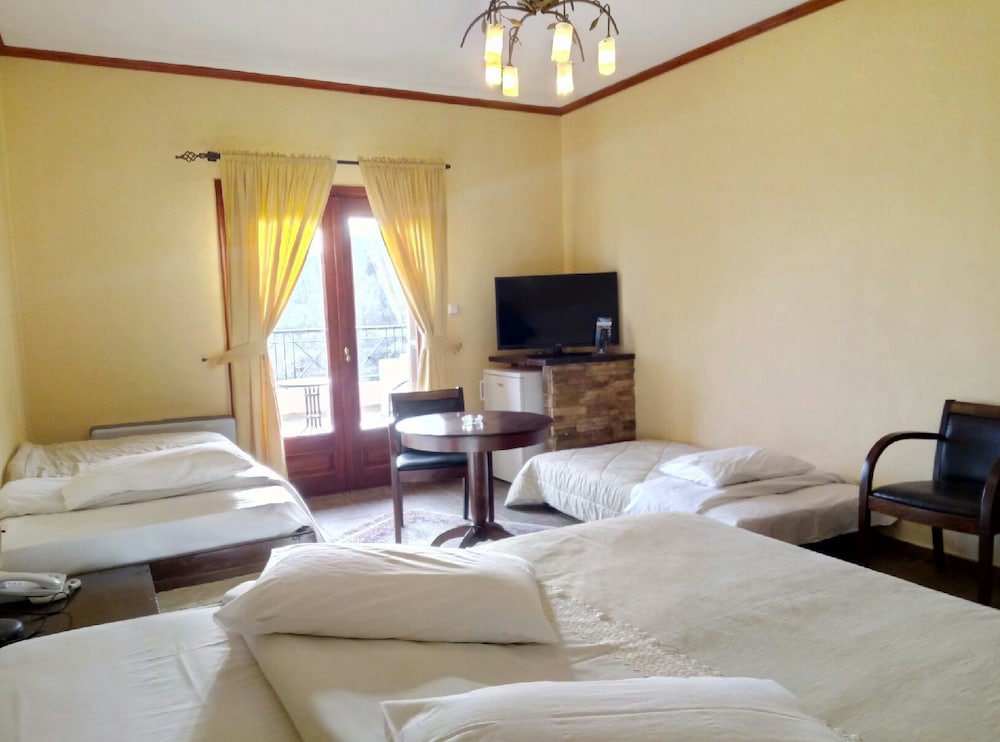 Family Quadruple Room, Accessible, Lake View photo 1