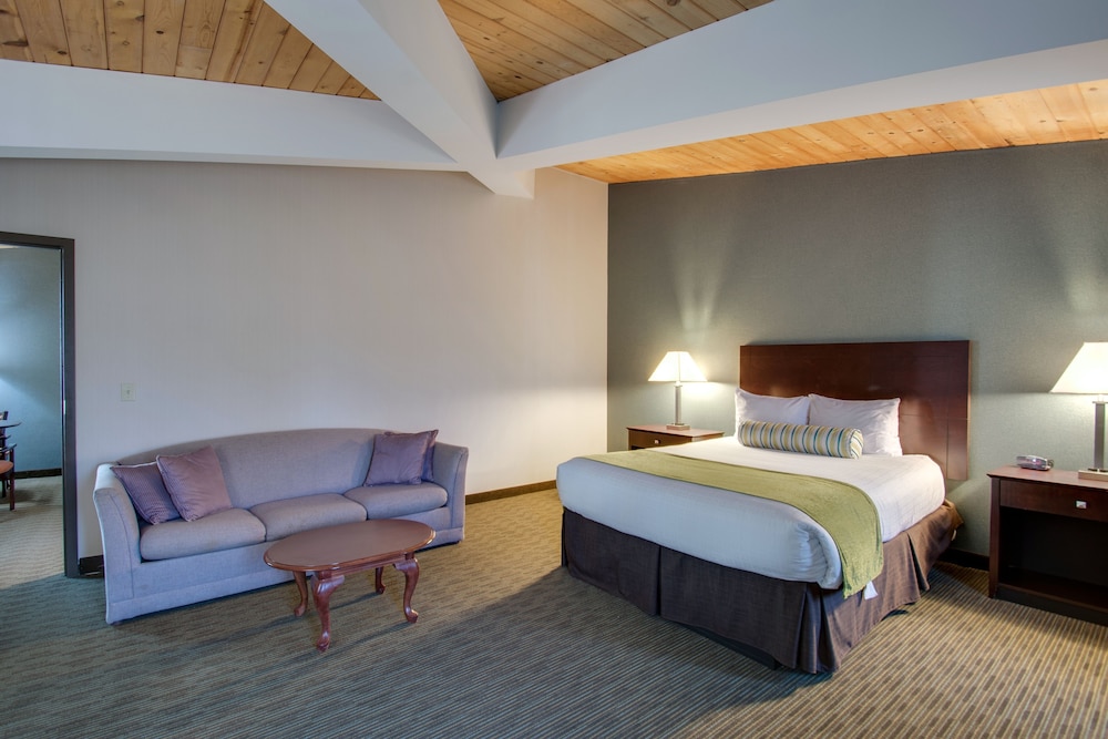 Suite, Multiple Beds, Non Smoking, Refrigerator & Microwave (2nd Floor;Living Room;With Sofabed) - Photo 5