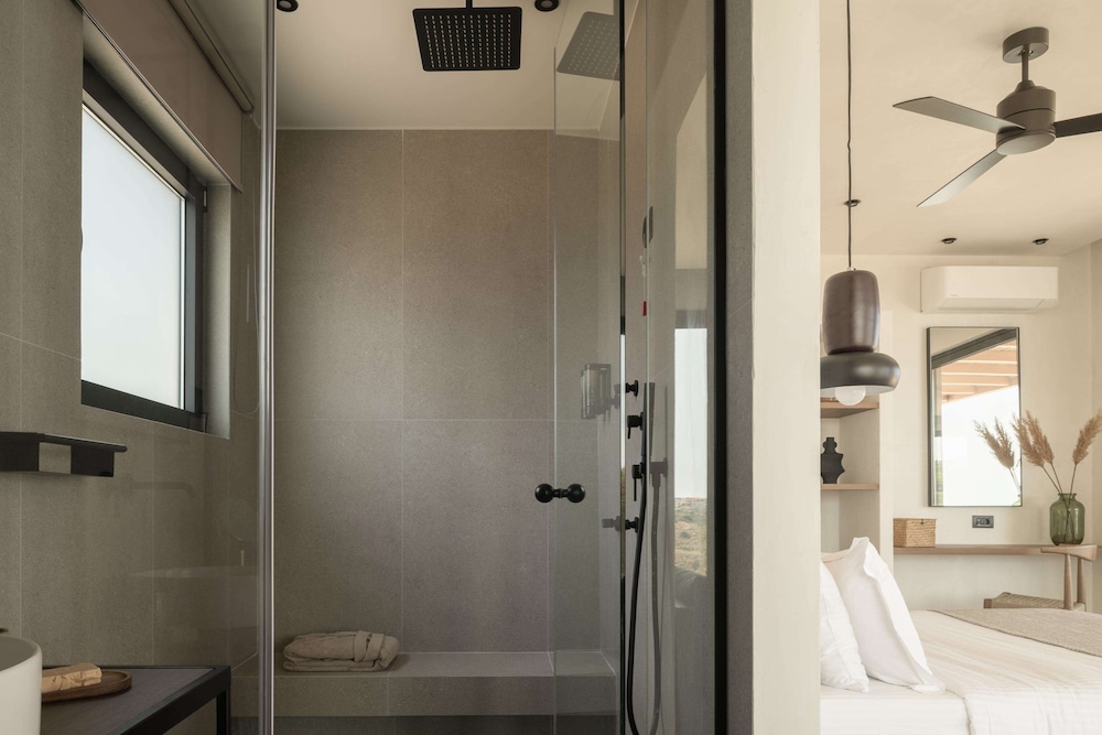Superior Open Plan Apartment- Sea View - Photo 5