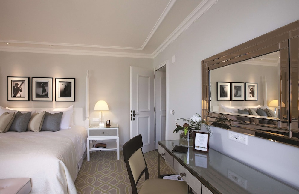Suite, 1 King Bed, Lake View (Quincy Jones) photo 2