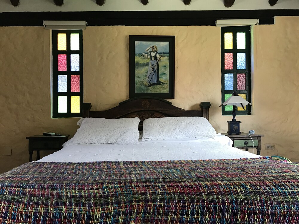 Standard Room, 1 Queen Bed photo 3