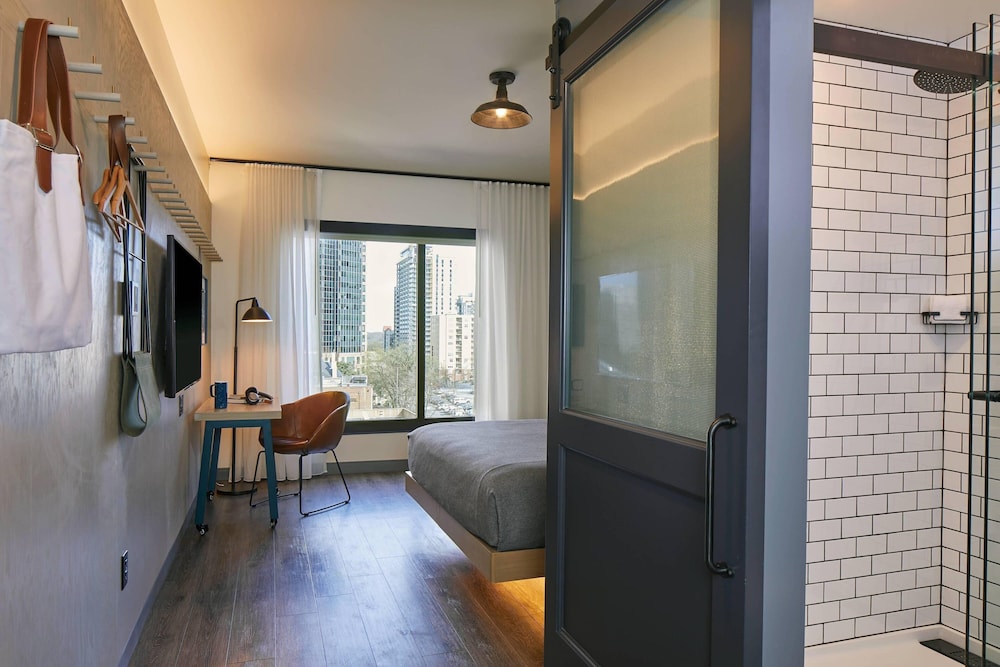 Room, 1 King Bed (Mobility Accessible, Tub) - Photo 1