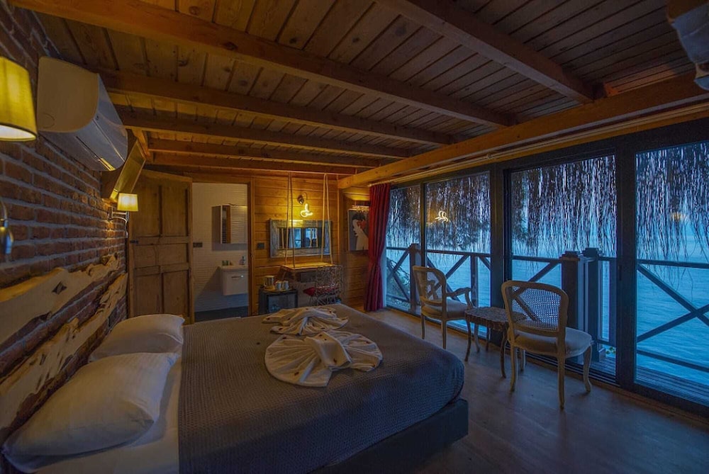 Honeymoon Suite - Sea View photo 2