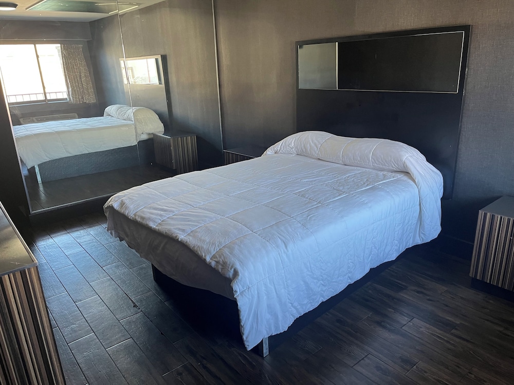 Standard Single Room, Courtyard View