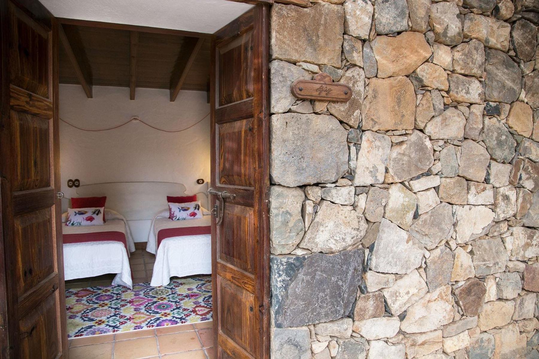 Twin Room with Bathroom 4