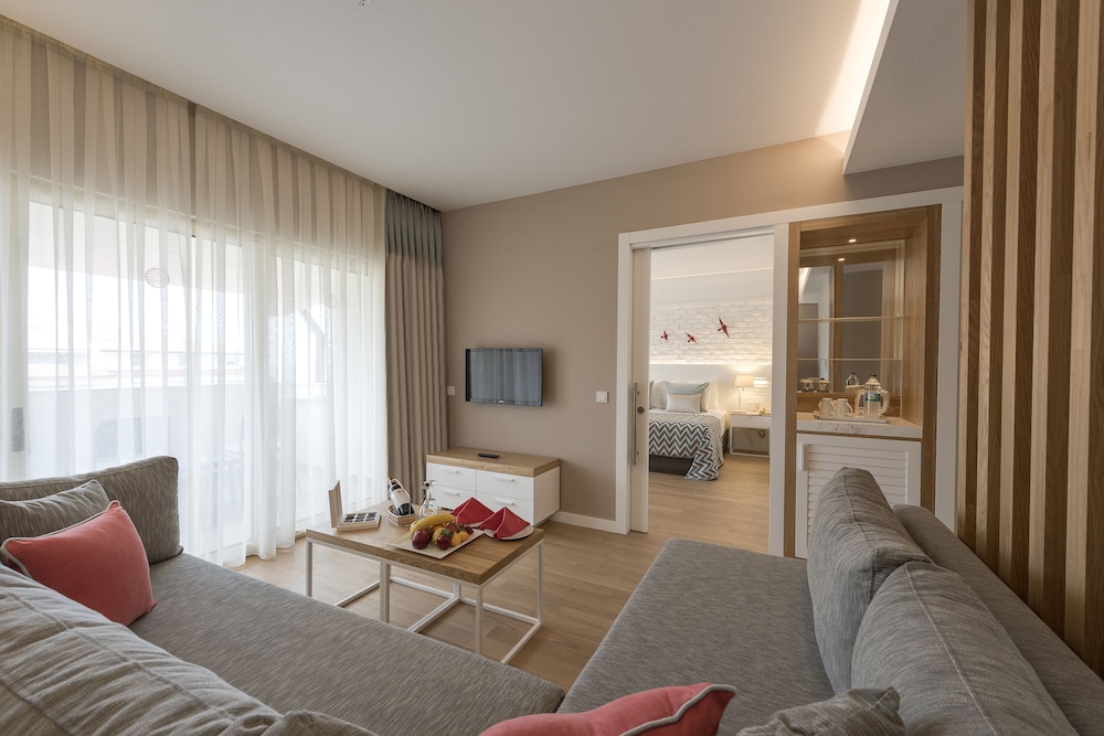 Penthouse, 2 Adults + 2 Children