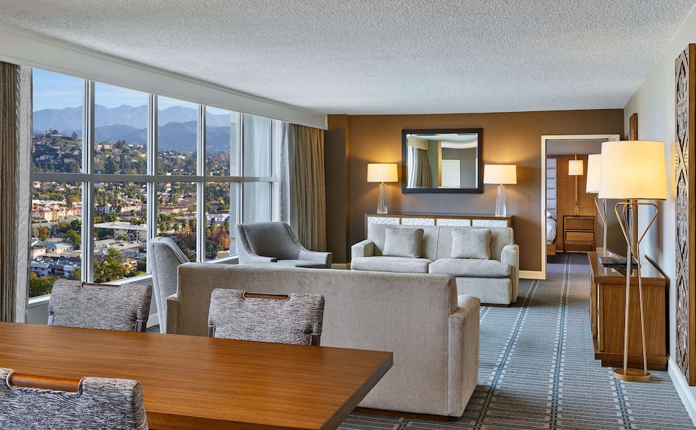 Suite, 1 King Bed - Photo 1