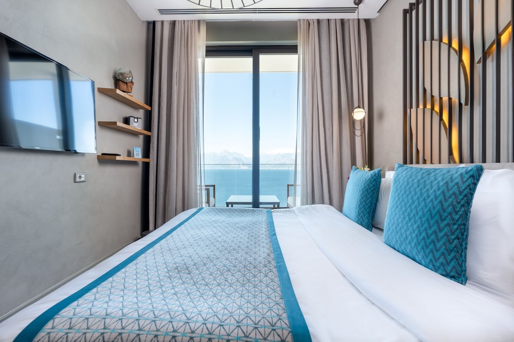 Standard Room Sea View thumbnail 5
